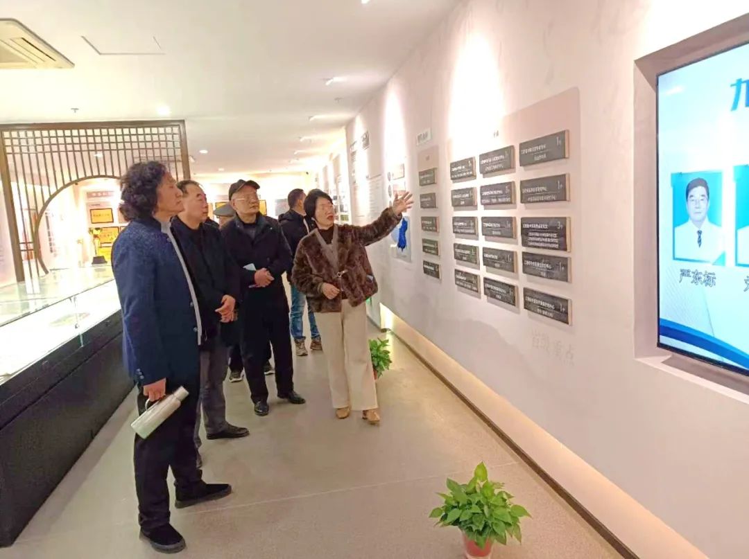 九江市中医医院联合市收藏协会党支部开展特色主题党日活动