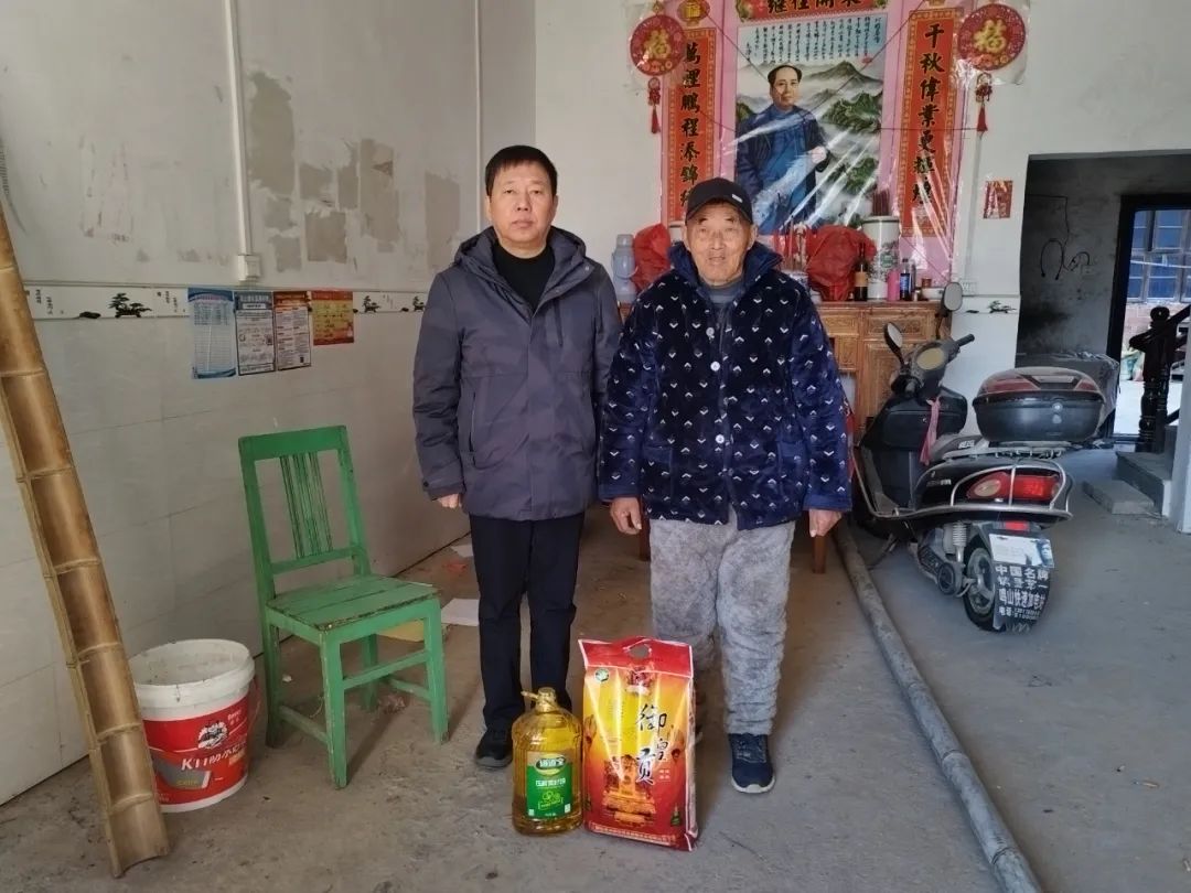 九江市中医医院赴都昌县排山村开展乡村振兴调研和春节前走访慰问活动