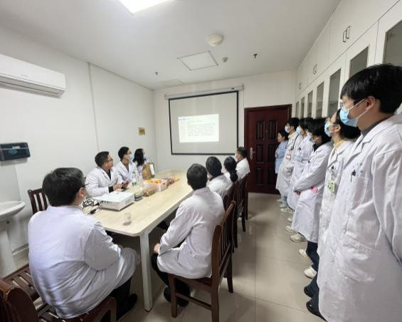 上海瑞金医院谢静远教授到九江市中医医院开展专家门诊及教学查房活动