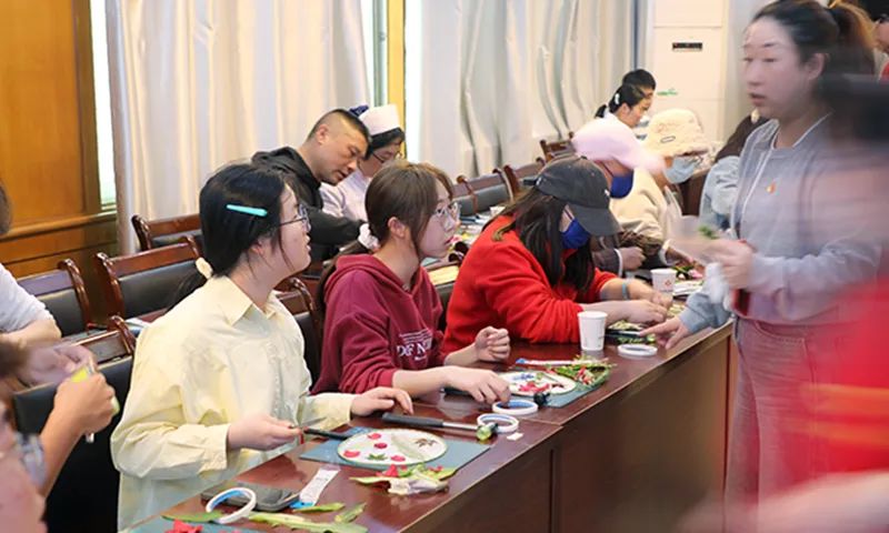 医患同参与！九江学院附属医院开展手工拓染主题党日活动