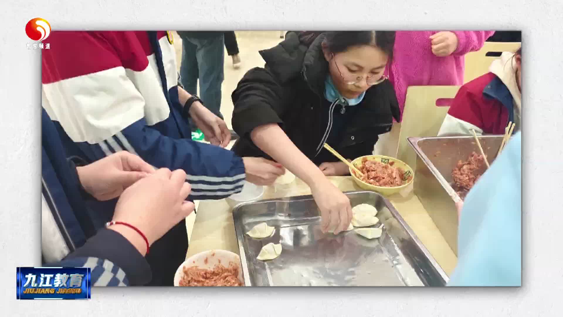 温馨暖三月  温情溢校园