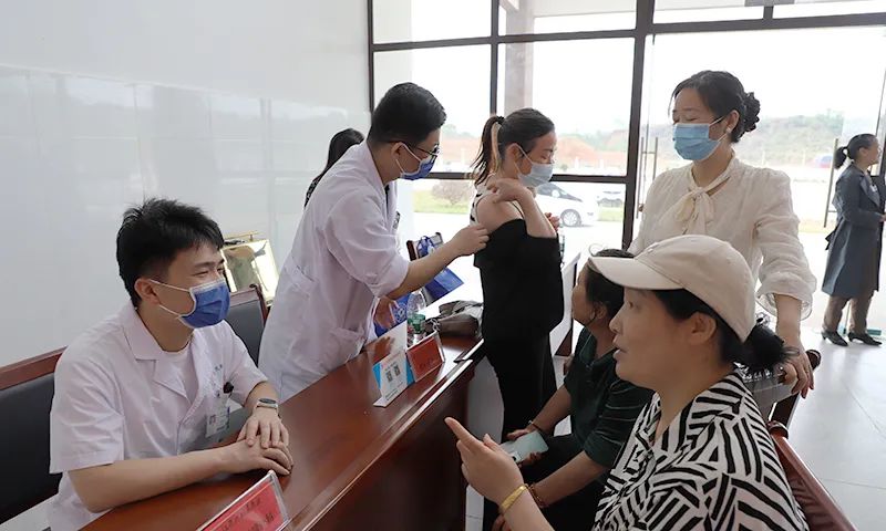 九江学院附属医院联合九江市强制隔离戒毒所医疗康复大队开展义诊活动