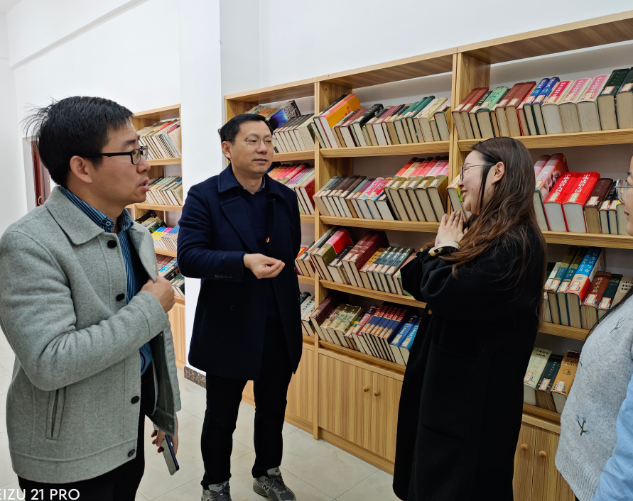 九江金安高级中学（九江石化中学）历史、政治教研组联合开展图书整理活动