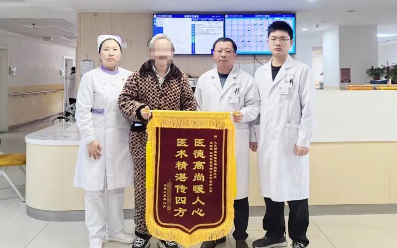 九江学院附属医院成功为患者实施经肛全直肠系膜切除术（TaTME）