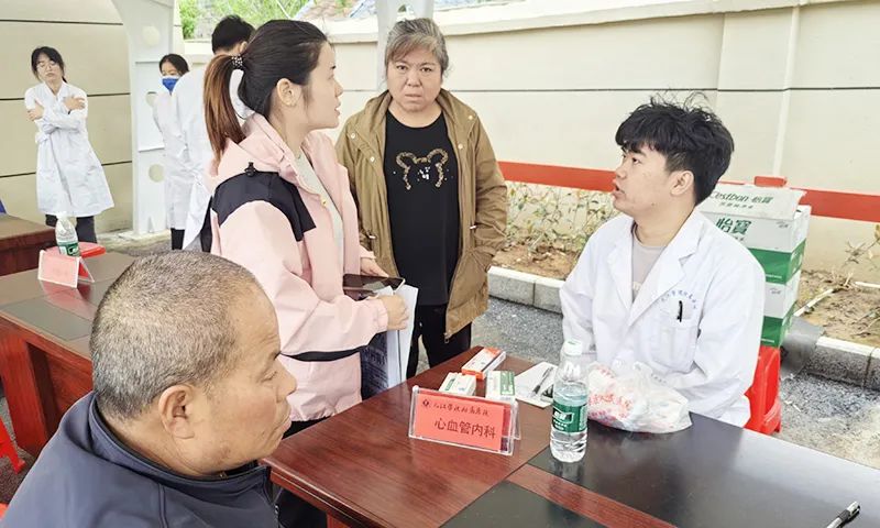 九江学院附属医院专家团队走进柴桑区岷山乡卫生院开展义诊活动