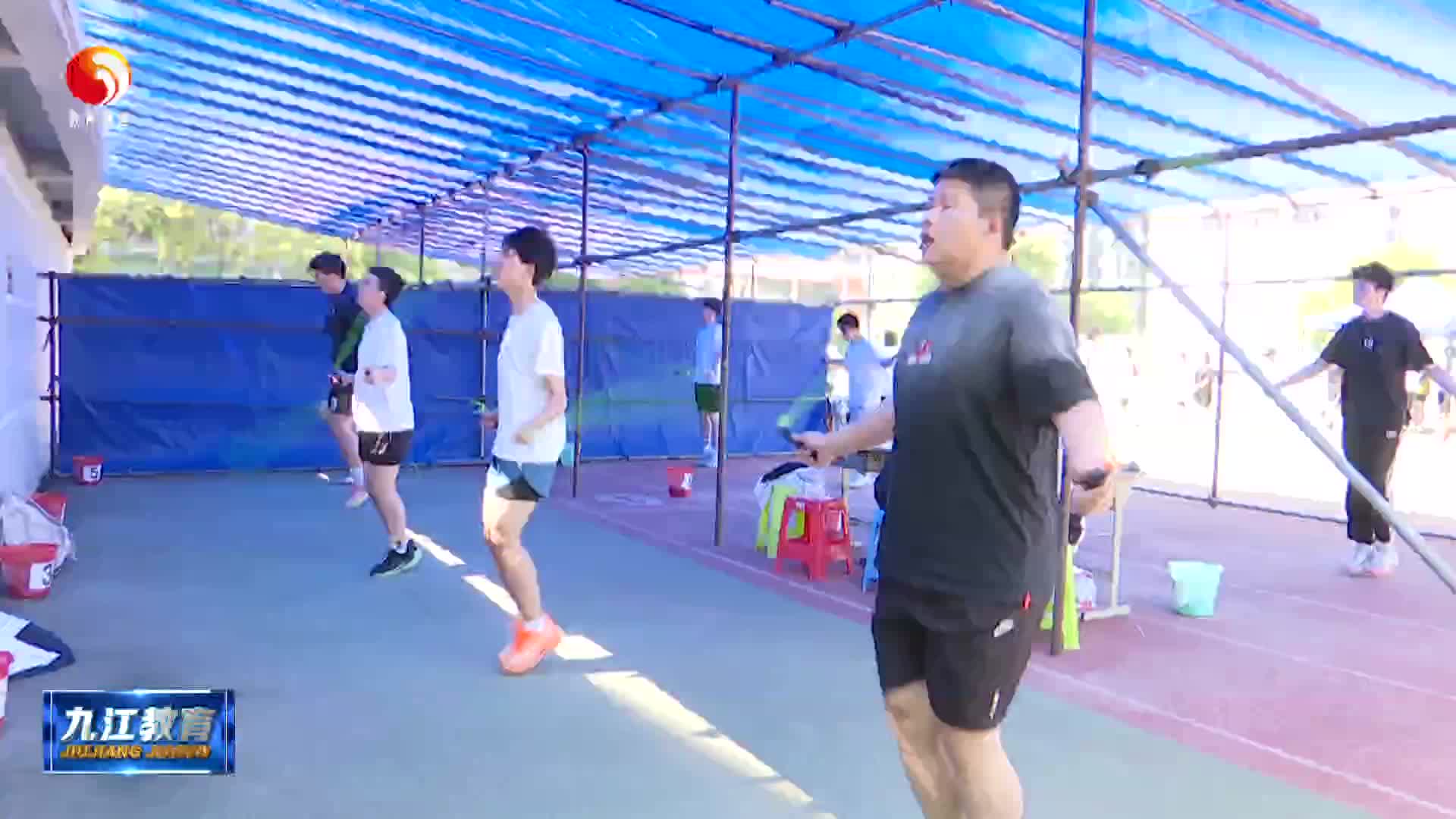 市教育局党委书记 局长何明巡查我市体育中考工作
