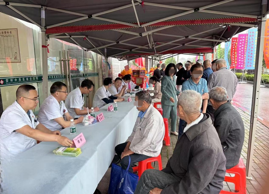 九江市中医医院走进龙感湖管理区荣和康养中心开展健康义诊活动