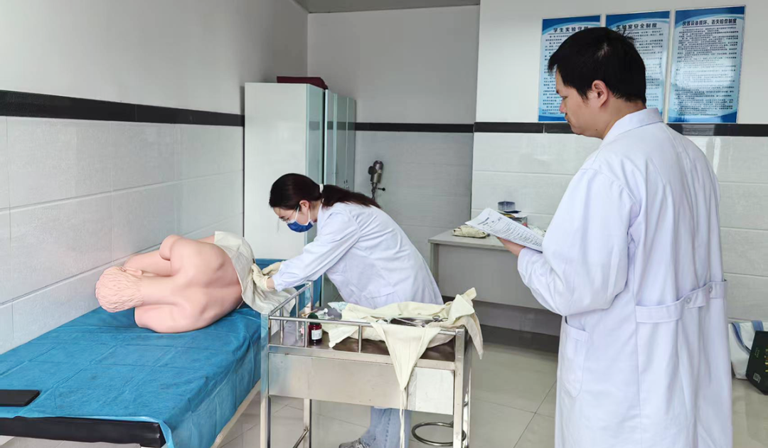 九江学院附属医院组织开展第二轮24级住培学员临床技能培训考核