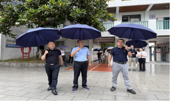 浔阳区领导到九江实验中学调研未成年人保护工作