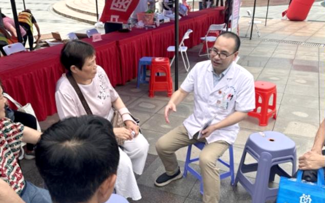 九江学院附属医院开展慢性病义诊宣传活动