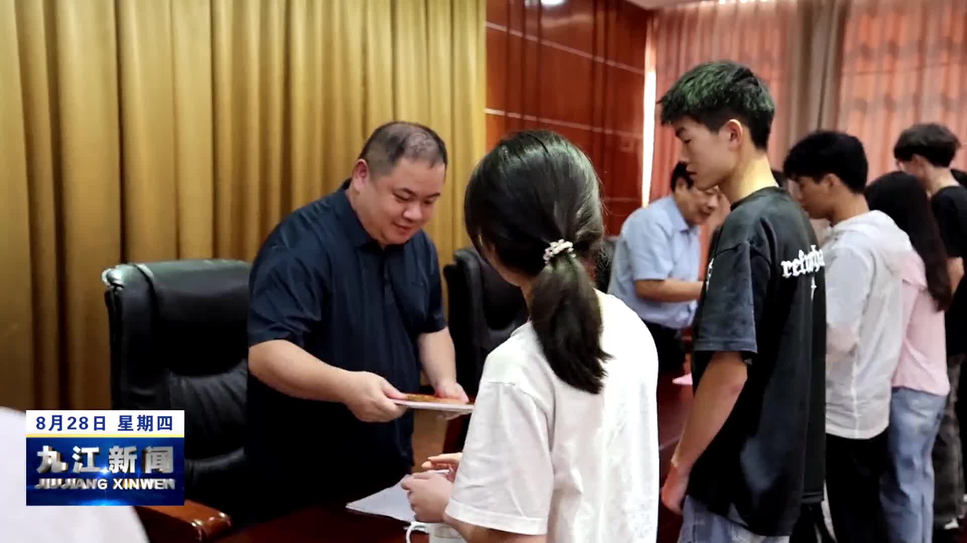 都昌：发放慈善圆梦助学金
