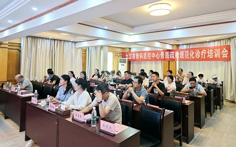 助力赣北地区骨健康防治！九江学院附属医院签约北京知名专家共建“骨质疏松名医工作室”