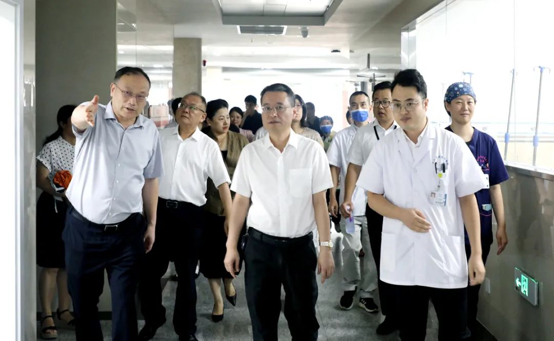 第八个“中国医师节”， 市领导看望慰问九江学院附属医院一线医务人员
