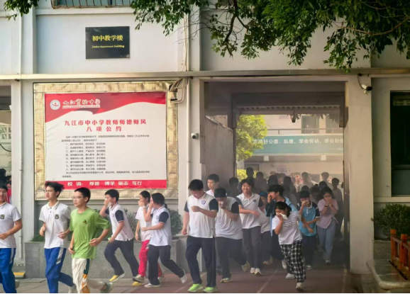 九江实验中学开展新学期安全教育周活动