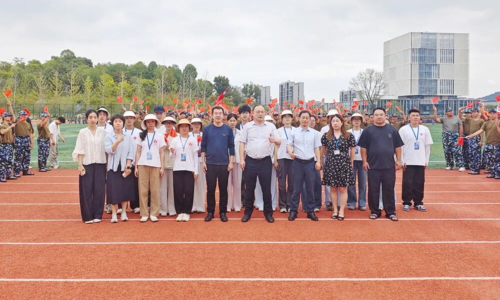 九江学院附属医院2025级新生开展军训互动和爱国主义主题活动
