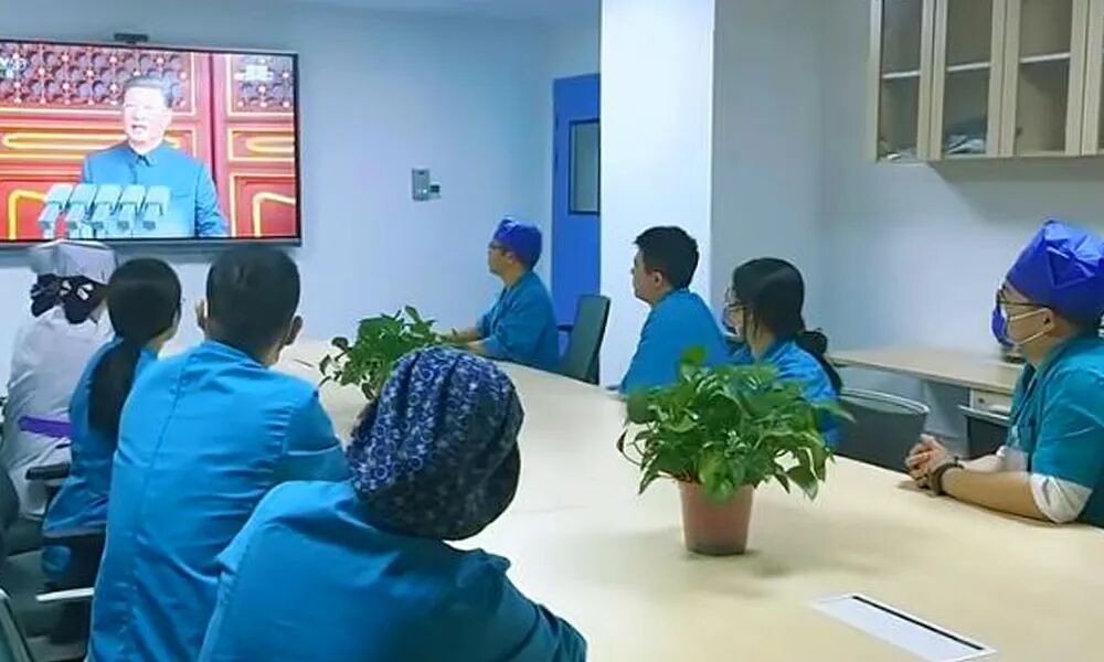 九江学院附属医院组织收看纪念中国人民抗日战争暨世界反法西斯战争胜利80周年大会直播