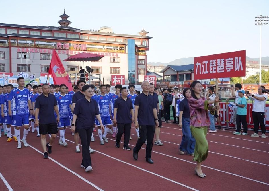 闪耀国际赛场！九江金安学子助力九江琵琶亭足球队贵州村超国际友谊赛首战告捷